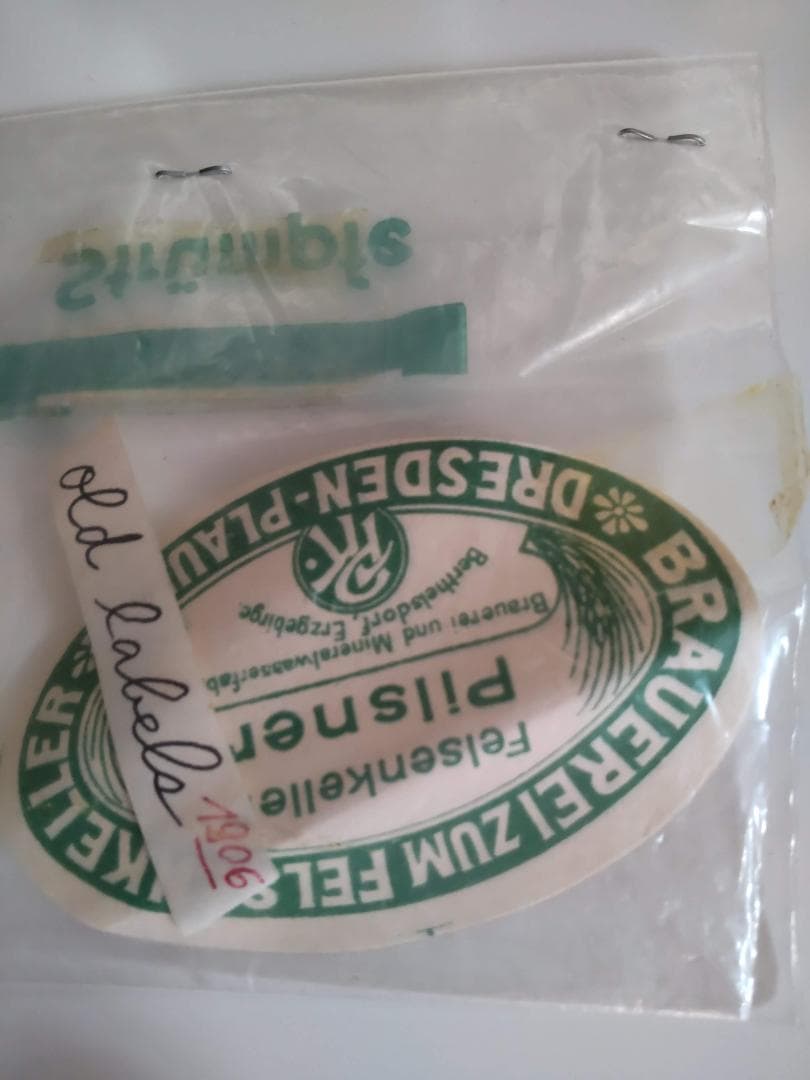 ◇海外のヴィンテージラベルとビール栓の２点セット◇