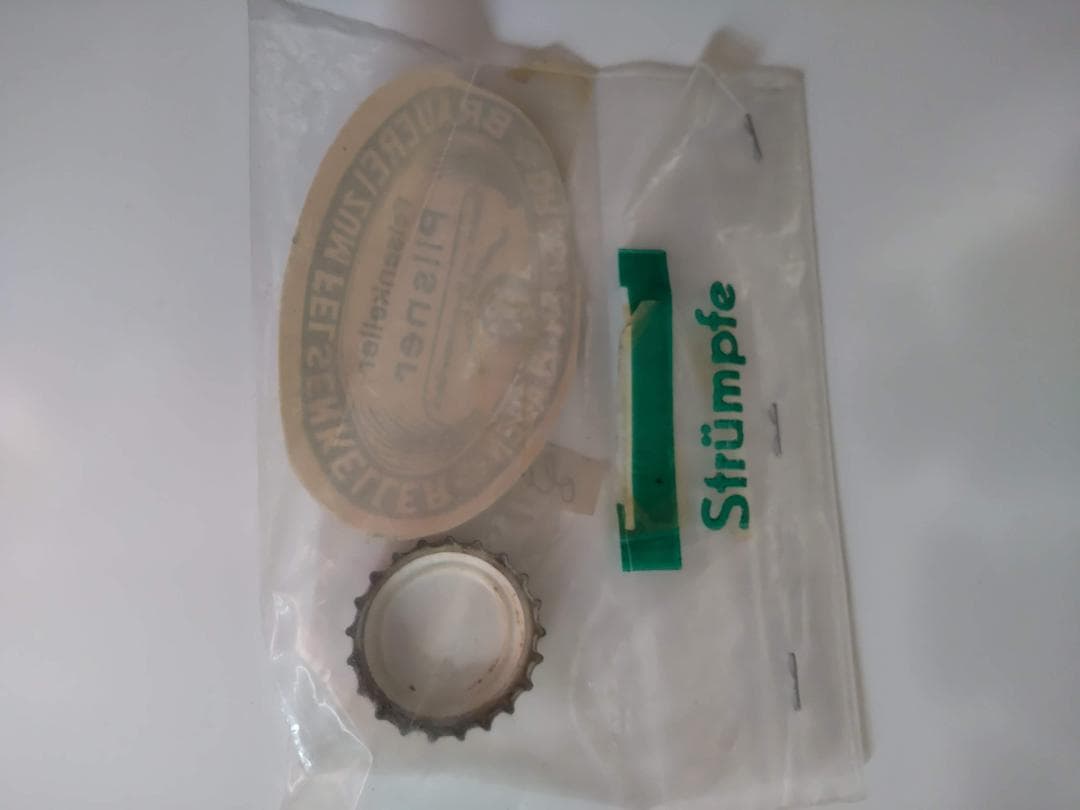 ◇海外のヴィンテージラベルとビール栓の２点セット◇