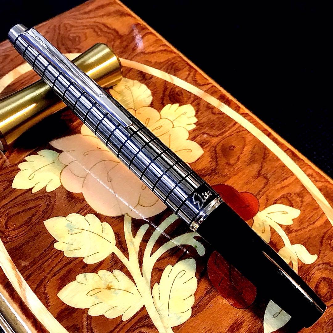 ☆最極上美品☆素晴らしいパイロットエリート万年筆格子柄（Ｆ)18K☆希少品