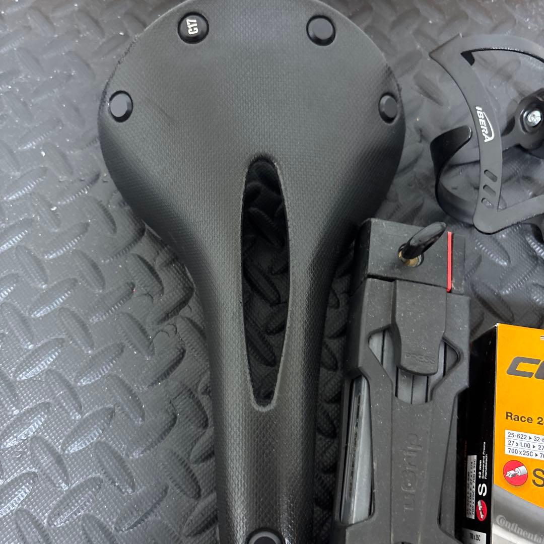 新品未使用700x28C クリンチャータイヤ×2コンチネンタルチューブ×1他あり
