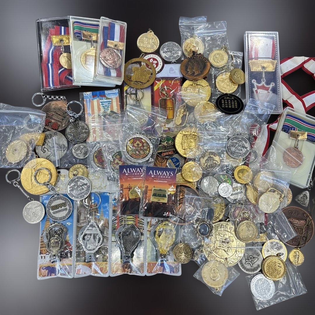 メダルと記念品、キーホルダーコレクション