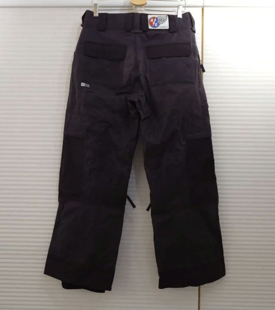 Analog(Burtonの姉妹ブランド)のスノーボードウェア下　アナログ