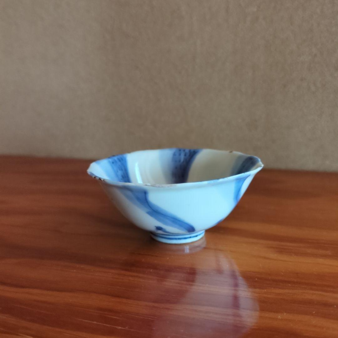 青いストライプ模様の陶器盃　古染付捻盃　明時代末期　景徳鎮　骨董品　古美術