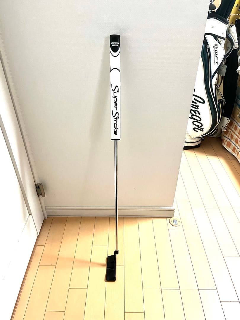 中尺パター☆幅広ピン型☆アームロックに最適☆短く握ってカウンターバランスも良い☆