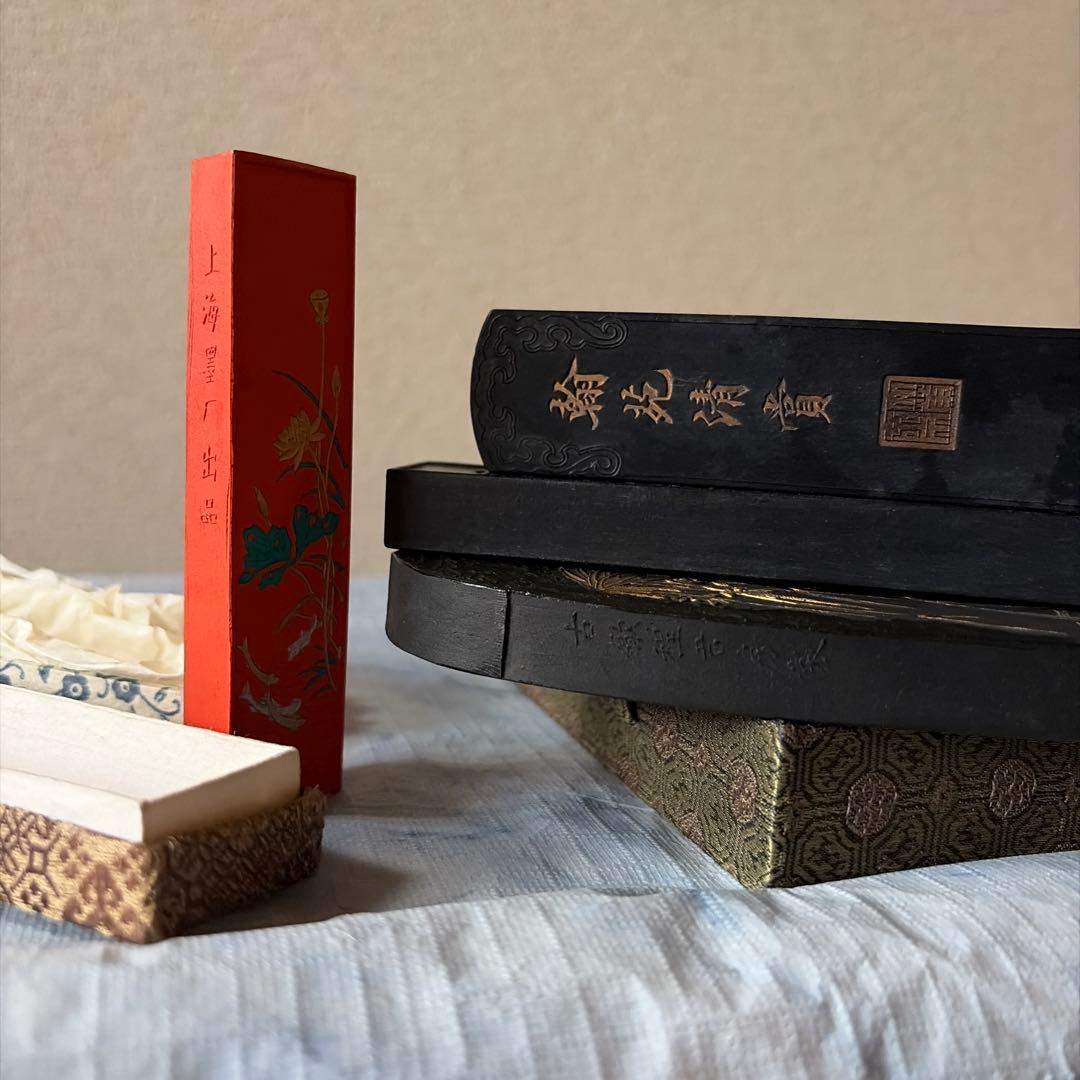 墨　唐墨　文房四宝　中国　朱墨　魚戯蓮　書画　書道　硯