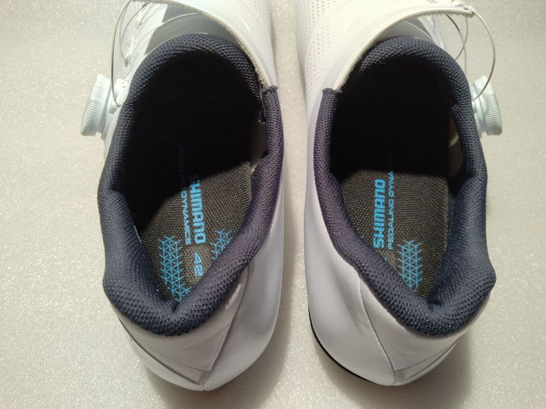 シマノ サイクルシューズ RC3 サイズ 42 ノーマル 色ホワイト