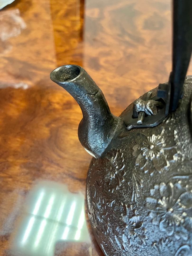 虎山工房　南部鉄器　鉄瓶　砂鉄　箱付き　取扱説明書付き　南部形　桜