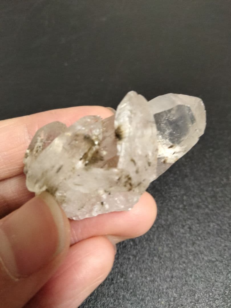 国産鉱物　山梨県　塩山竹森山34　天然水晶　　トルマリン入り水晶　早い者勝ち