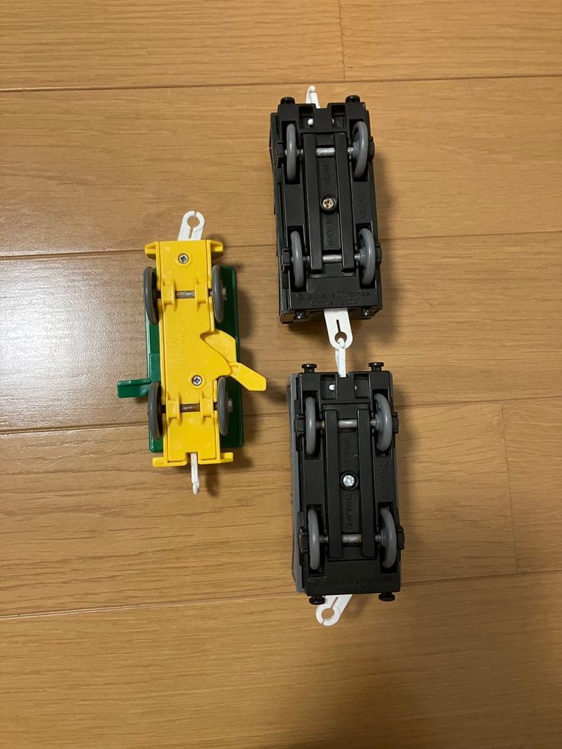 プラレール トーマス&バッシュの丸太つみおろしセットとプラレール ダッシュ