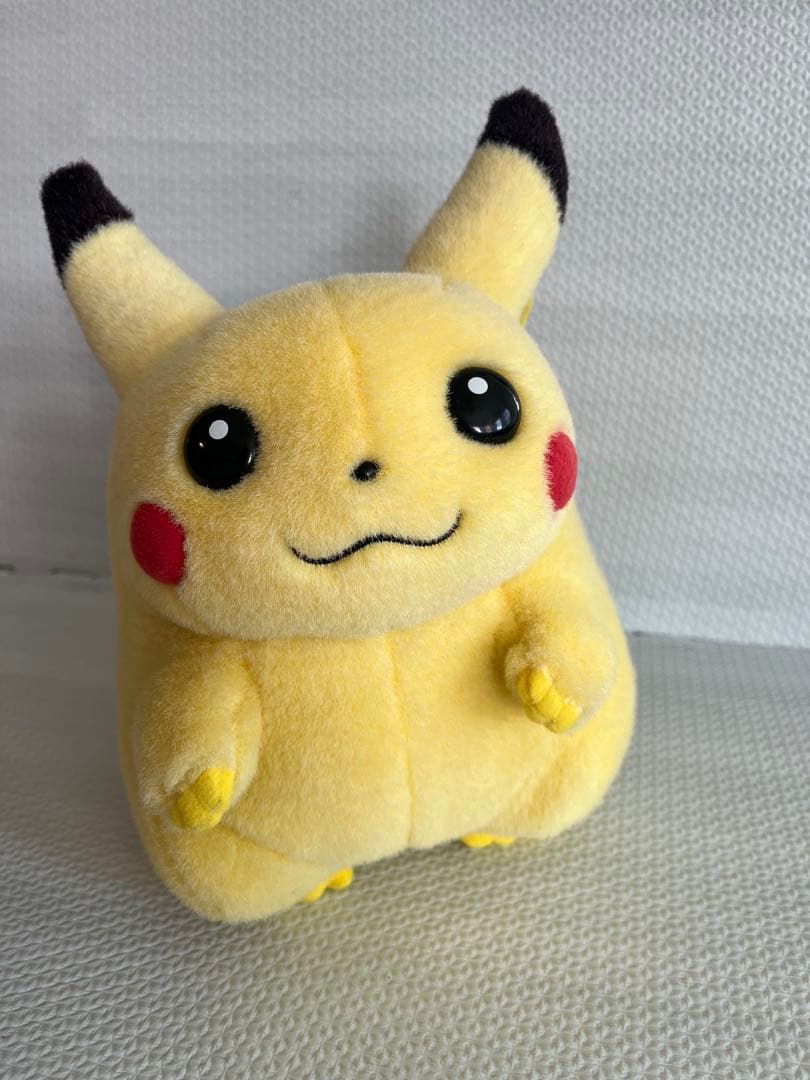 ポケモン　おしゃべりピカチュウ　ぬいぐるみ トミー