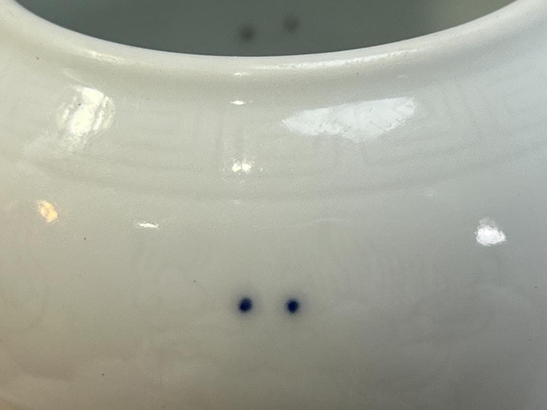 中国美術 白釉暗刻雙龍紋小罐 白磁小壺 高6cm