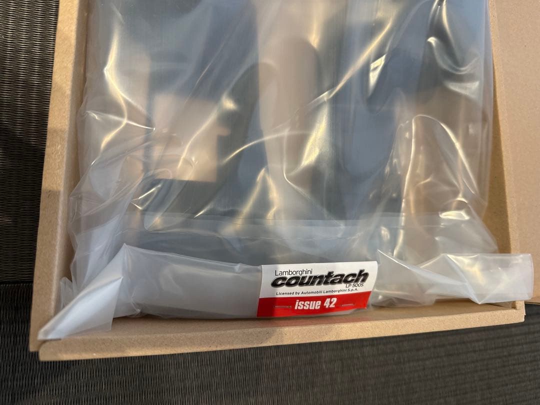 ディアゴスティーニ　カウンタック1/8スケール