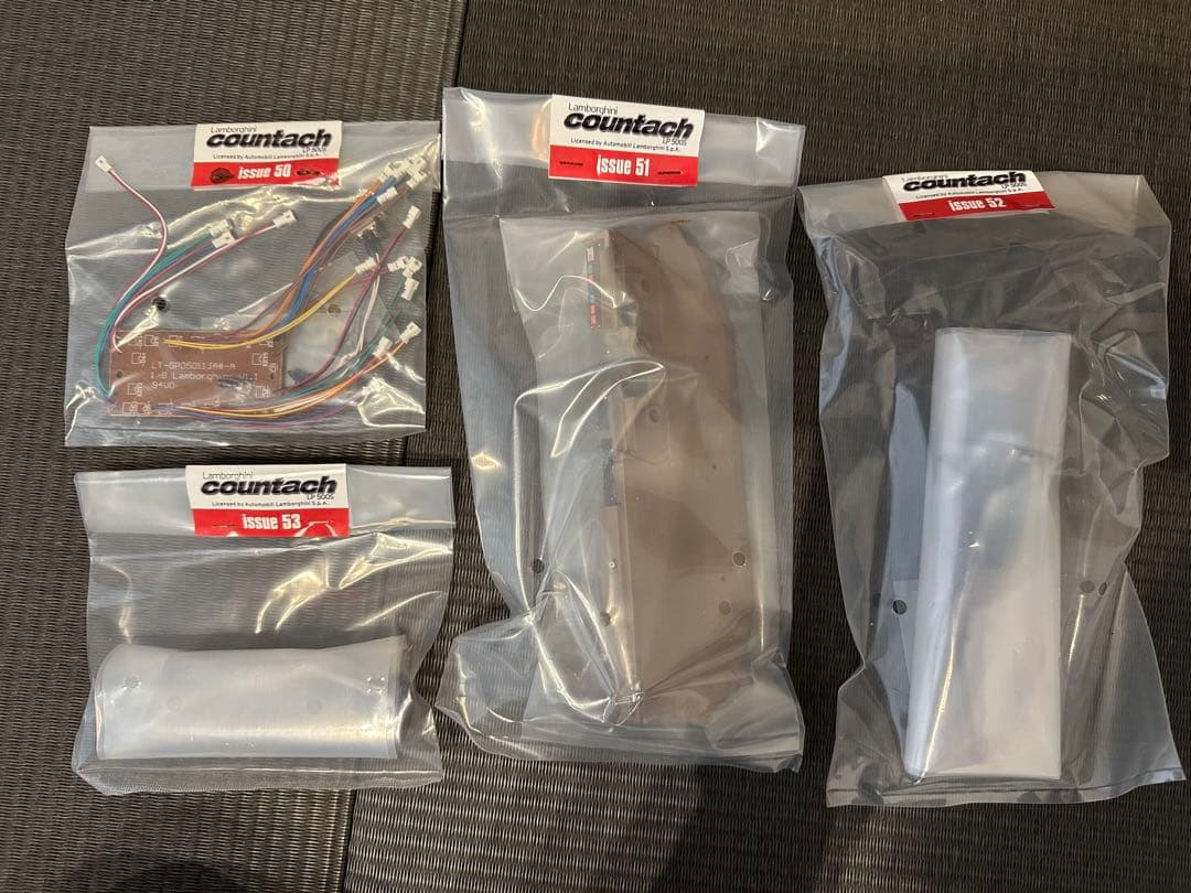 ディアゴスティーニ　カウンタック1/8スケール