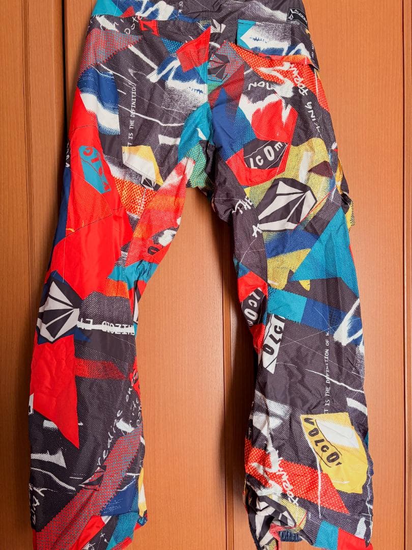 VOLCOM スノーボードウェア　上下セット　Lサイズ