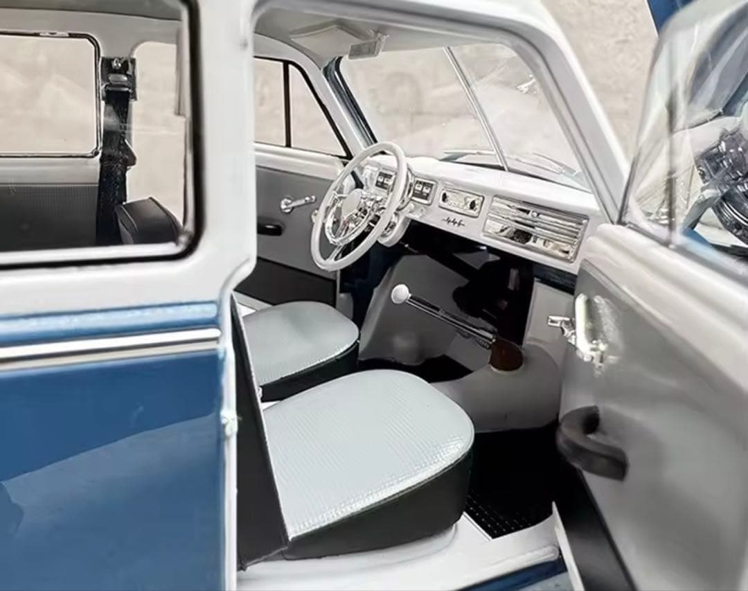 1/18ボルボ クラシックバン ダークブルー