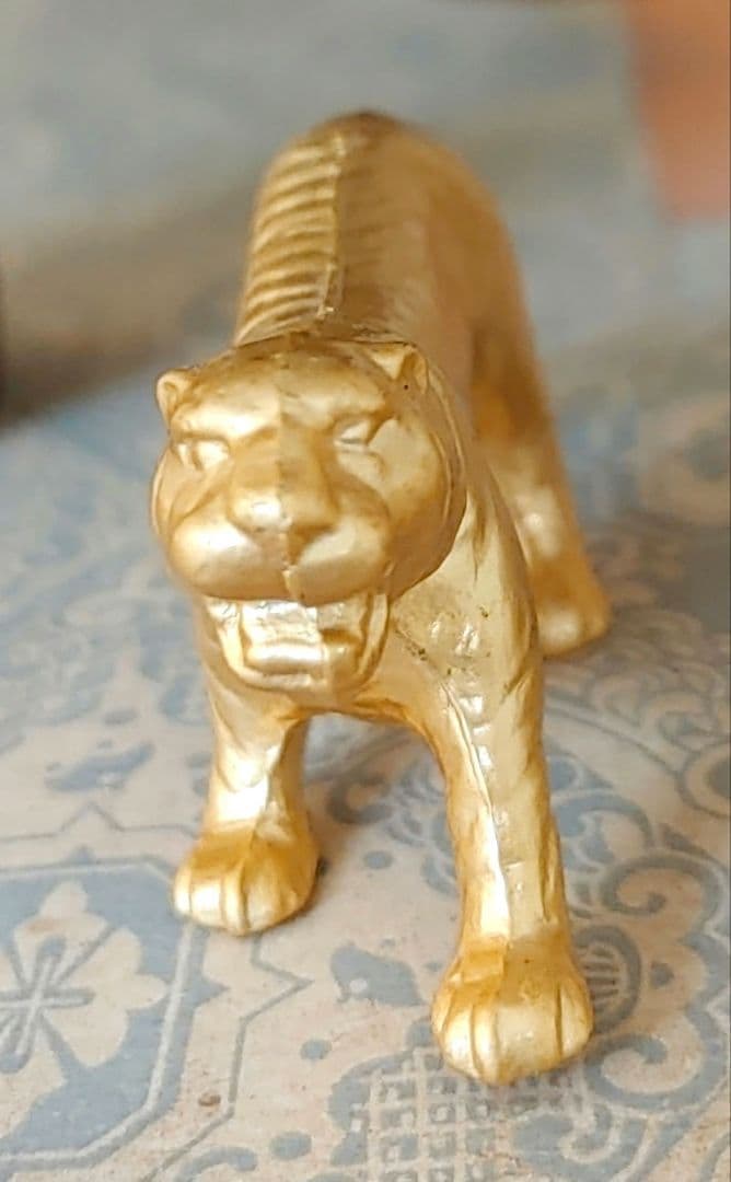 ブロンズ像 　虎　金属工芸　 置物　 オブジェ　　 アンティーク　 干支