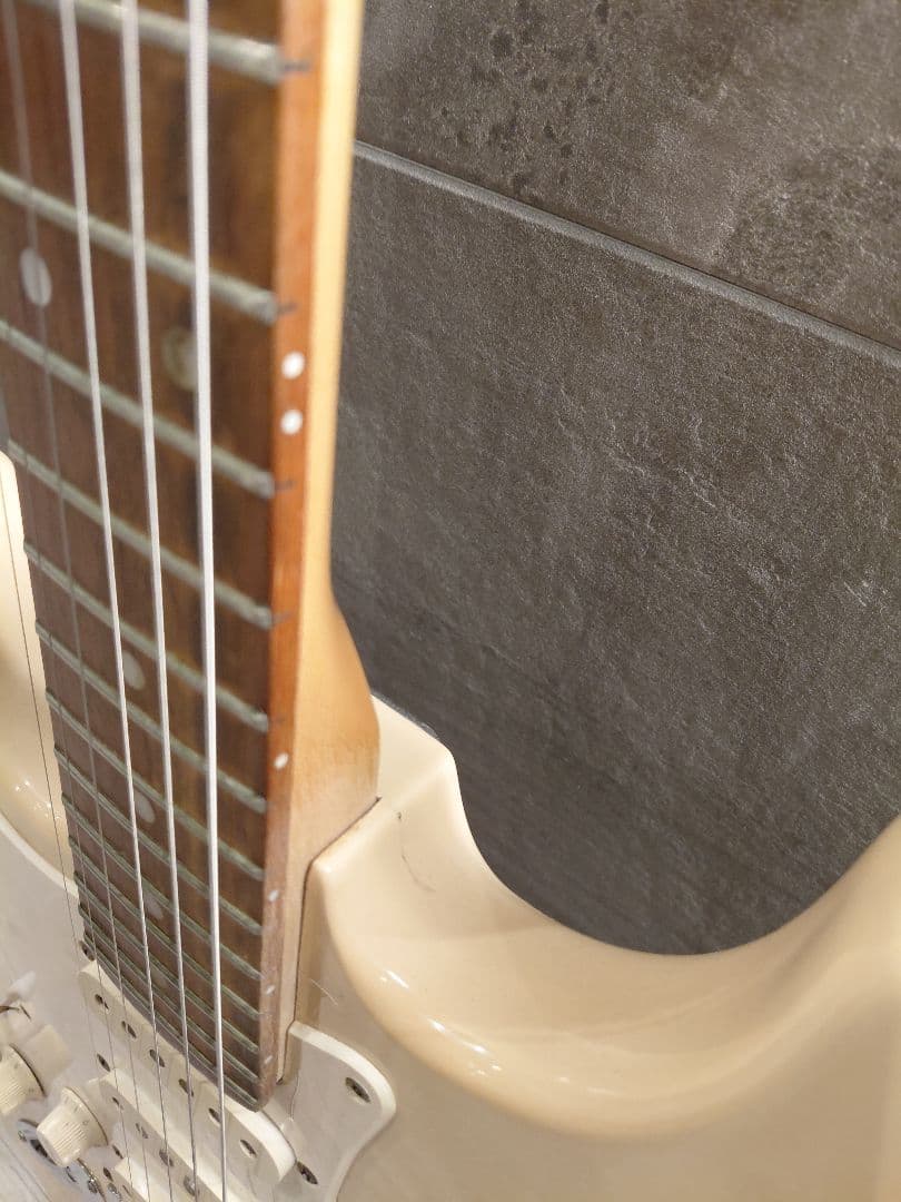 Mavis メイビス　エレキギター　ストラトキャスター　レフティ