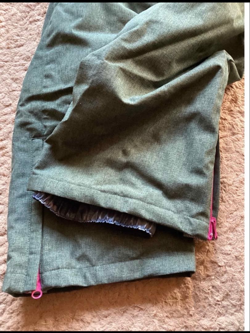 美品　SECRET GARDEN 重ね着風Ｘ カーキ　レディースXS スノボウェ