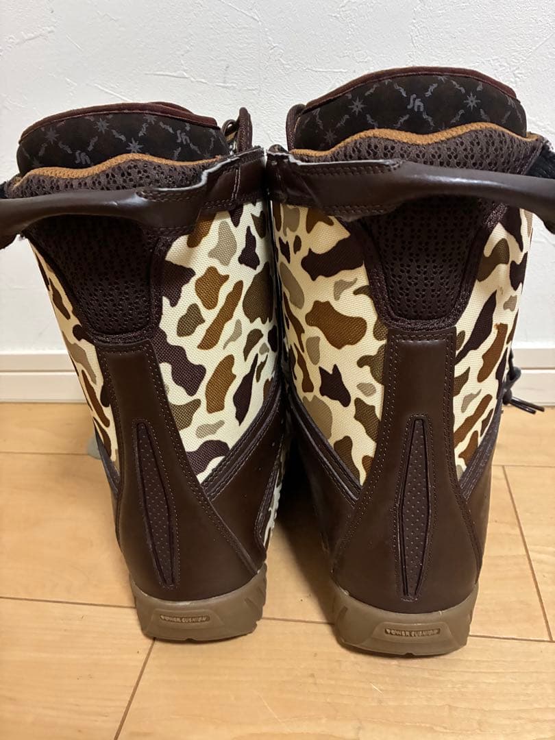 【未使用品】YONEX RELISH BOA 23㎝ スノボブーツ　レディース