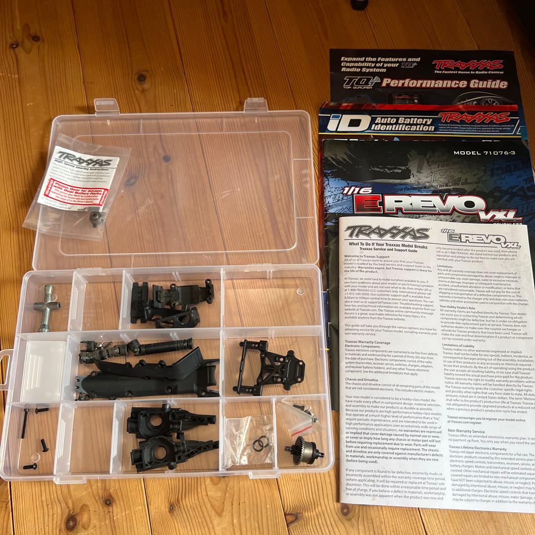 トラクサス　e-revo 1/16 VXL RTR