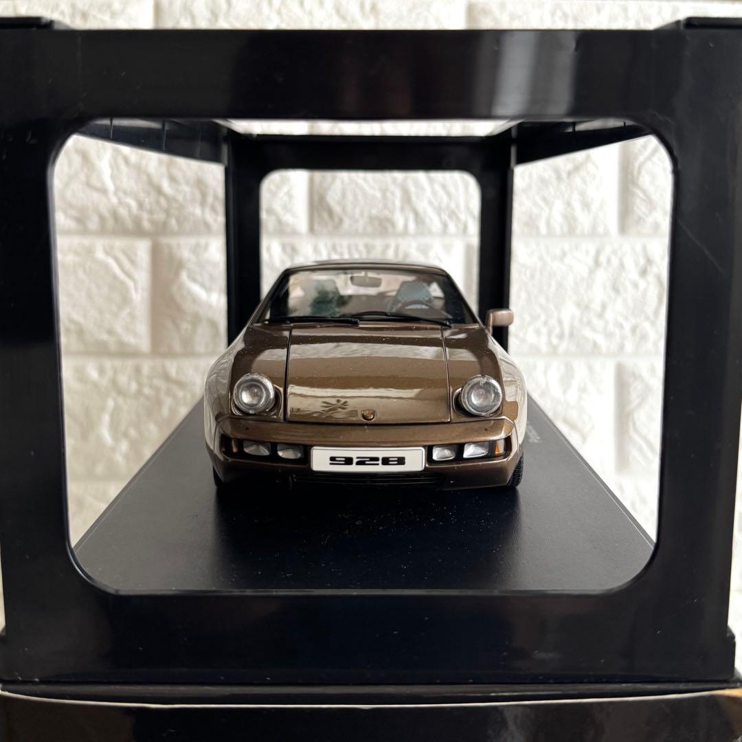 Porsche 928 1/18 AUTOART ポルシェ　ミニカー