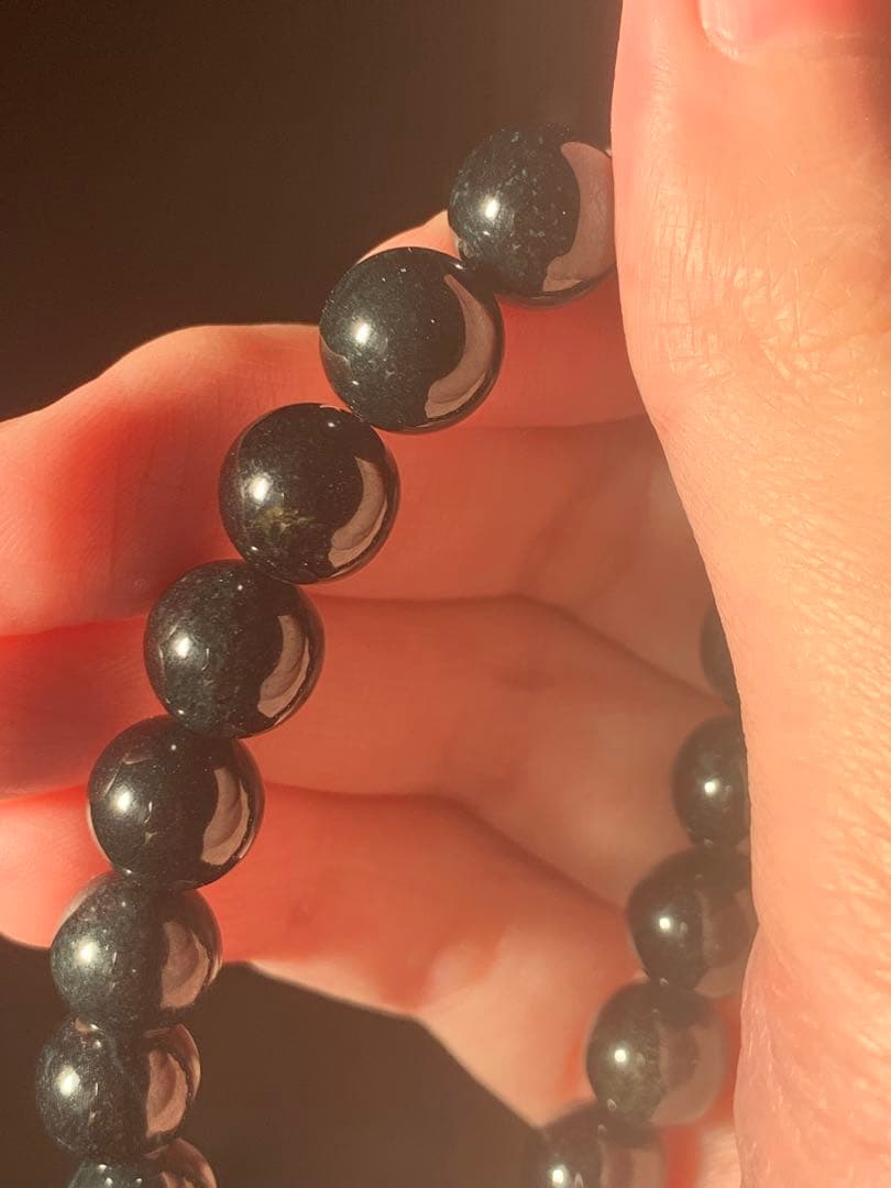 極上の糸魚川黒翡翠ブレスレット　上質黒ひすい　ヒスイ　翡翠　ヒーリング　根付