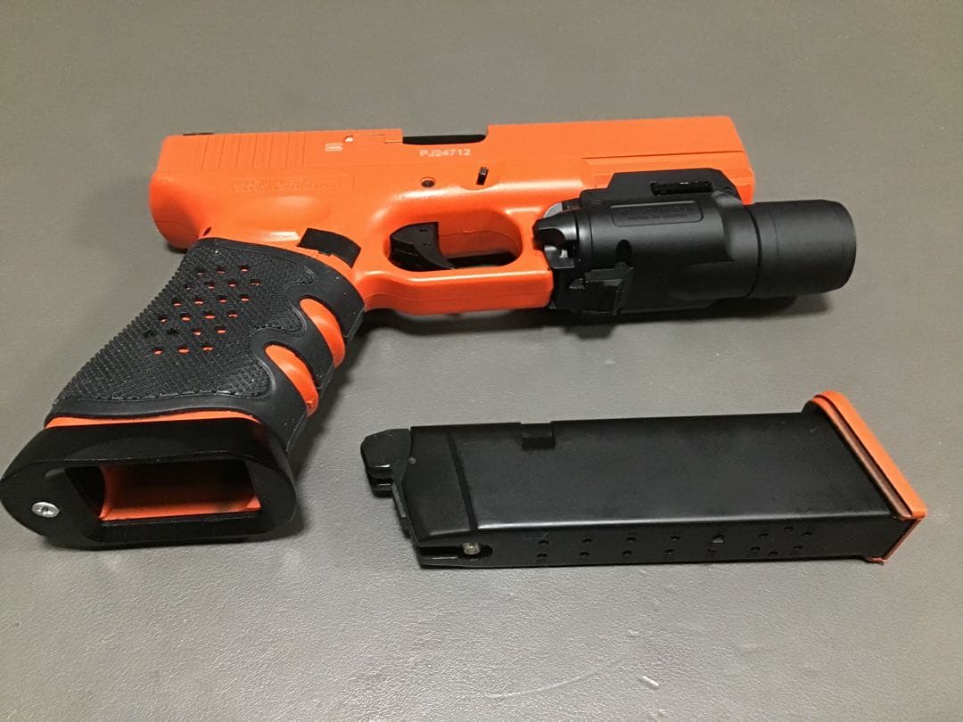 GLOCK 17 ガスガン マガジン2本＋ラバーグリップ＋マルイライト他付