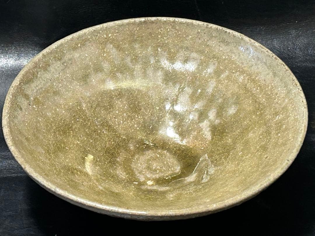 美しい古美術◾️蔵から深みのある緑色の釉薬が流れる上品で美しい平茶碗が出て来ました