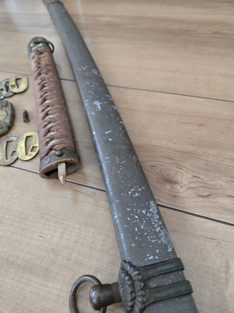 第二次大戦中実物　98式将校軍刀拵え(刀身なし)　8枚切羽　家紋入り　揃い部品