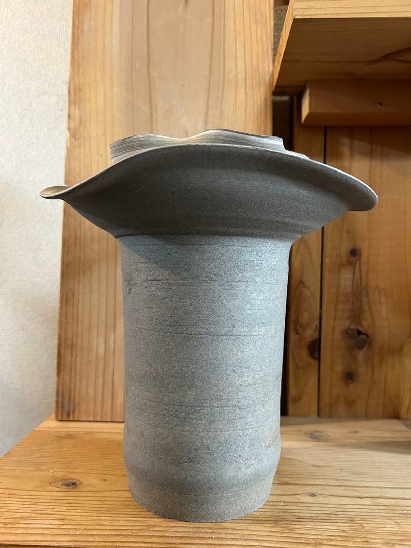 陶芸作家　やきもの　花器　花瓶　白石和宏　娘　白石阿衣