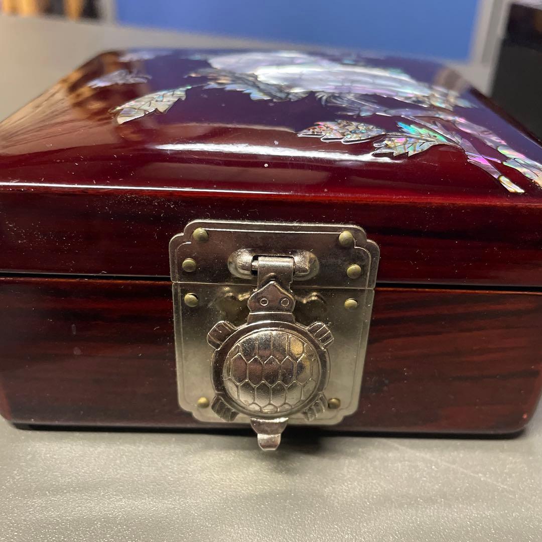 漆器箱 黒と赤の象嵌細工 小型