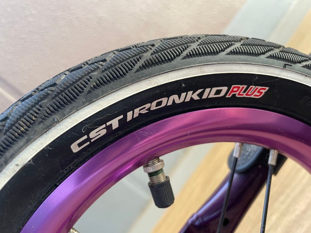 ストライダー　ゴムタイヤ　12インチ　STRIDER