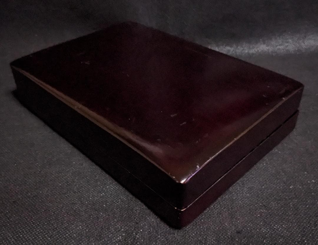 【端渓硯　饕餮文】◆玳瑁斑・蟻脚青花・火捺が美しい朝天巌◆唐木共箱◆七吋長方硯