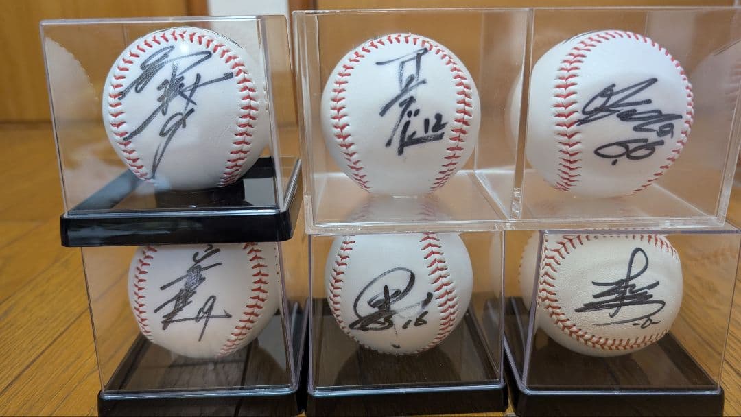 千葉ロッテマリーンズ 　直筆サインボール　62個ケース付き　＋1個（追加）