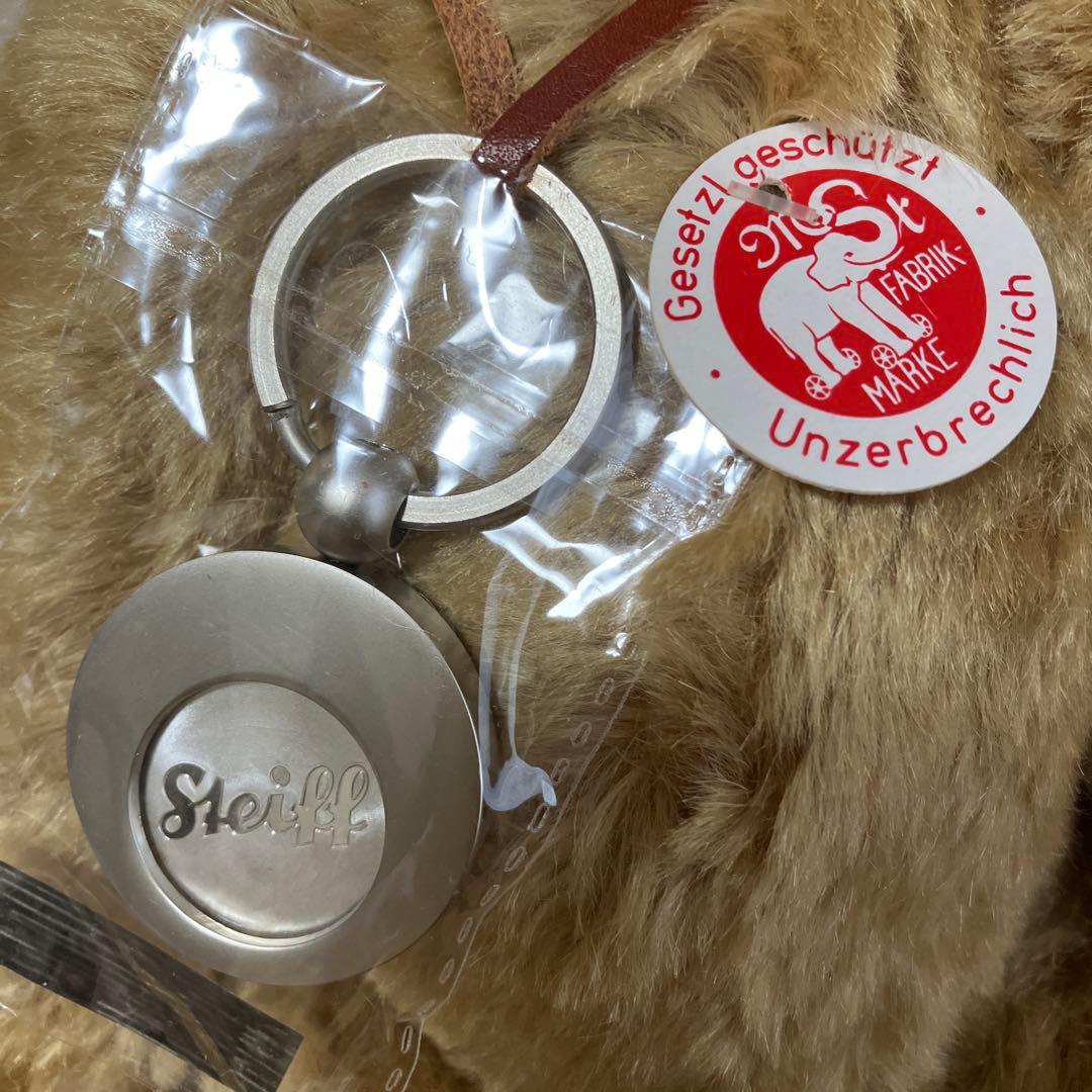 Steiff Button in Ear Japan シルバーのチャーム付き