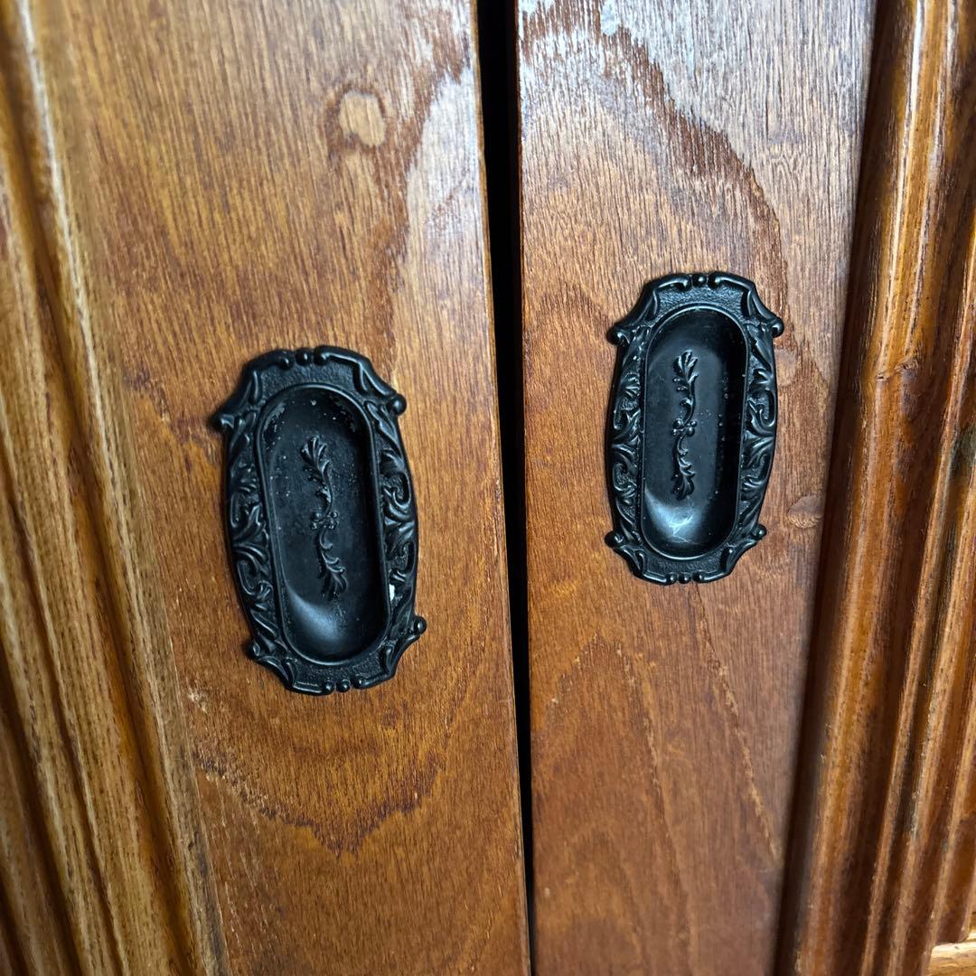 木製引戸　木製扉　家具装飾　花模様　木材　彫刻　木細工　ウッドウォールパネル