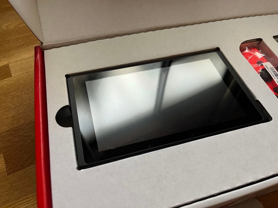 Nintendo Switch本体と 大乱闘スマッシュブラザーズのカセット