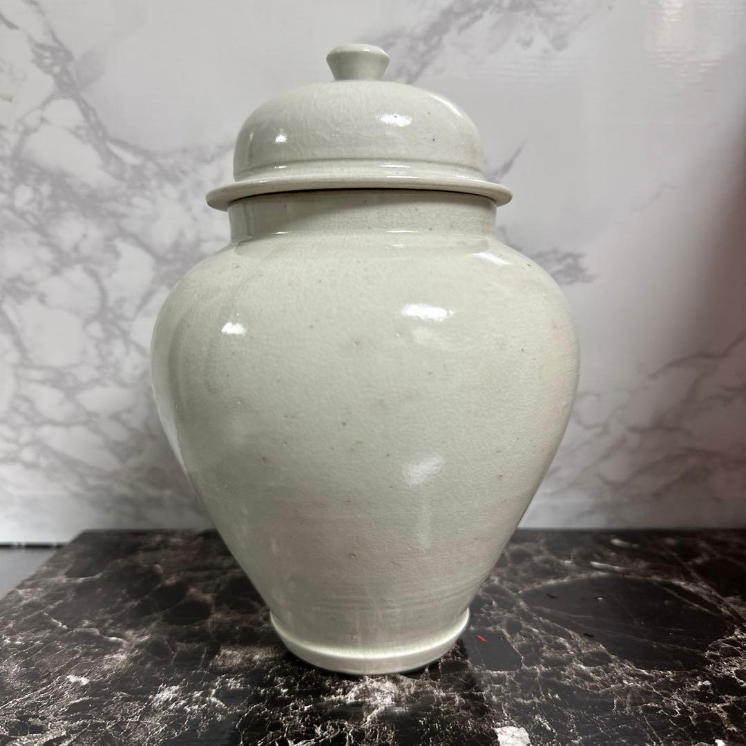 古伊万里、白磁、壺、　共葢、箱付き。
