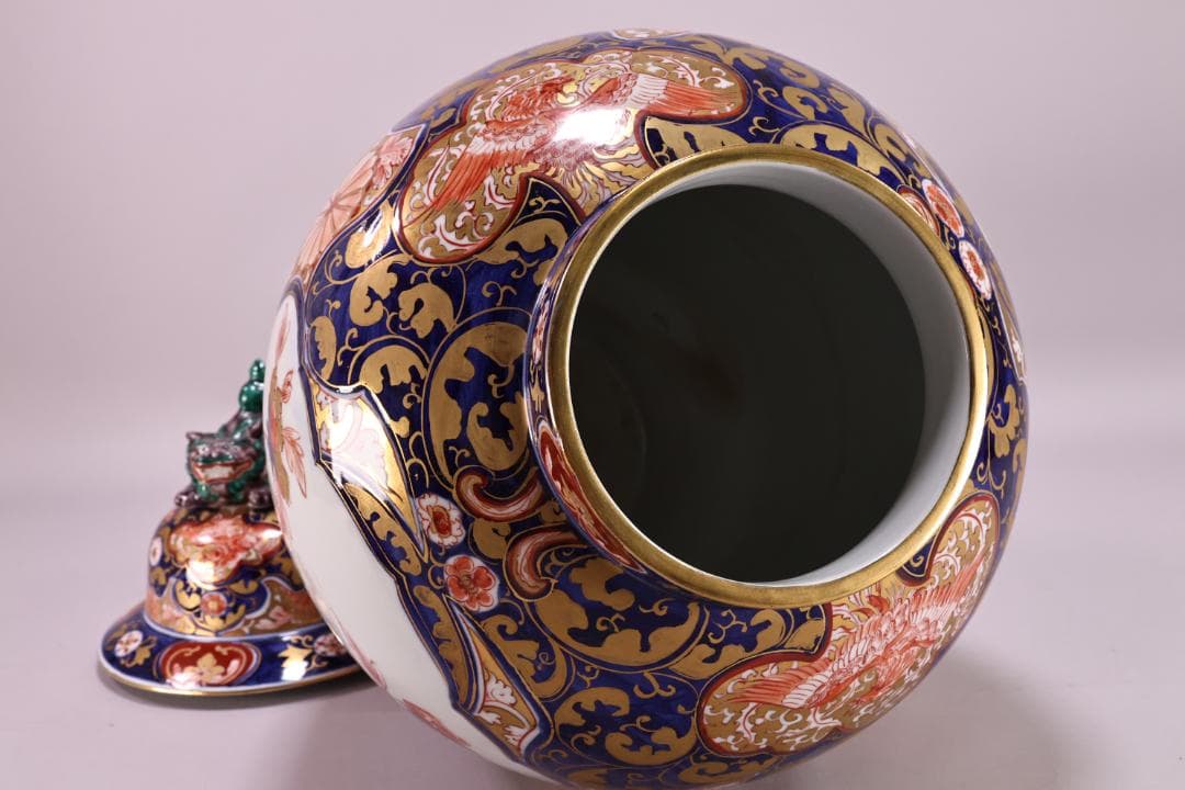 古伊万里　大明成化年製銘　牡丹唐獅子図　大壺　金彩　獅子摘蓋　54㎝ BJ179