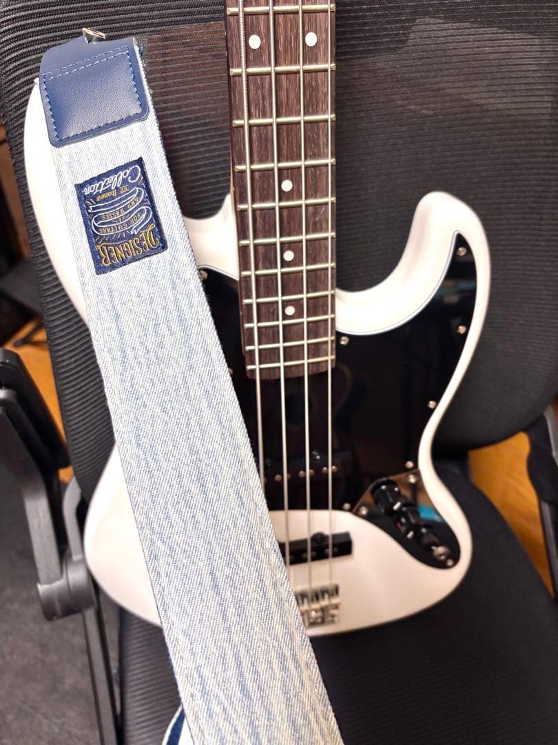 Legend エレキベース ホワイト