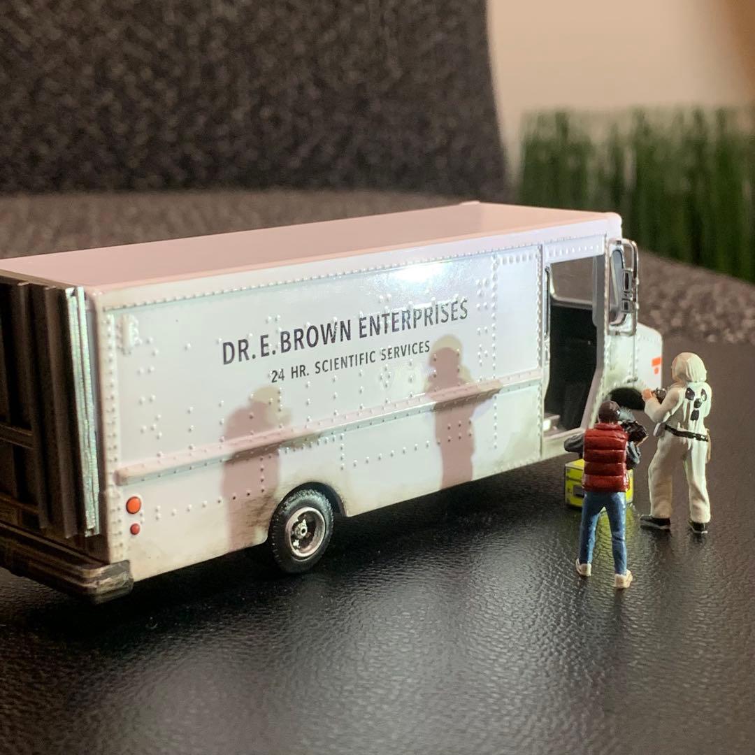 デロリアン & ドクのバン カスタム品 バックトゥザフューチャー 1/64