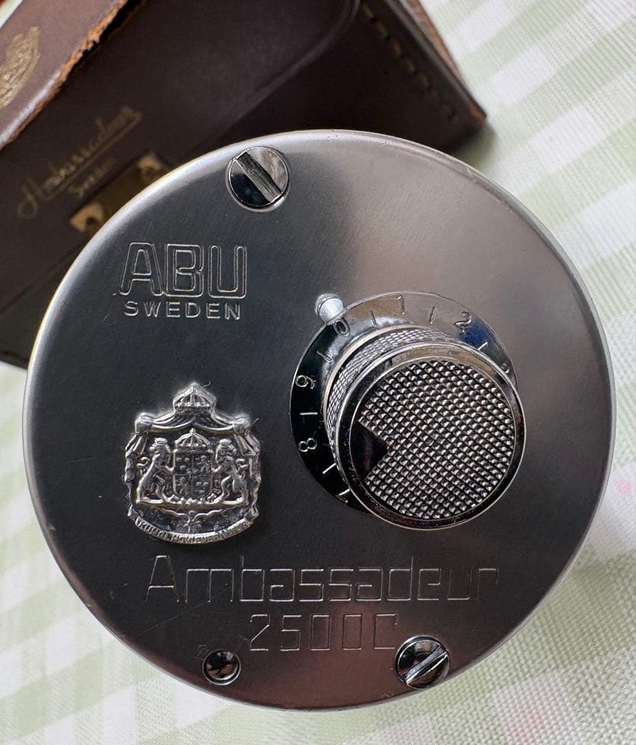 アブガルシア アンバサダー 2500C シルバー + Abu リール ケース